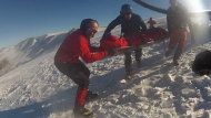 Herido un montañero tras resbalar por un pico de Sierra Nevada unos 50 metros