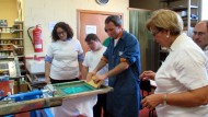 Los usuarios del Centro Ocupacional Reina Sofía de Armilla celebran la fiesta de la castaña