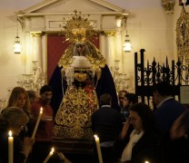 La Virgen del Rosario fue trasladada a su paso