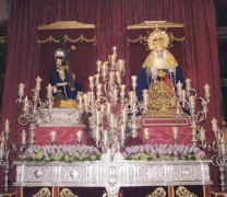 Extraordinario altar de cultos de El Rosario en Santo Domingo