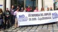 Trabajadores de Cajagranada protestan contra los despidos