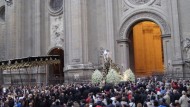 Miles de personas acompañan a la Virgen de las Angustias en Rosario de la Aurora
