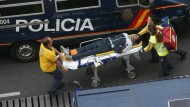 Trasladado en ambulancia al hospital San Cecilio el herido en las protestas junto al Congreso Trasladado en ambulancia al hospital San Cecilio el herido en las protestas junto al Congreso