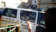 Desahucio en Padul: Una familia a la calle y varios miembros del 15M, al cuartel Desahucio en Padul: Una familia a la calle y varios miembros del 15M, al cuartel