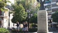 El PP ataca a Diego Valderas pero mantiene el monumento a Primo de Rivera El PP ataca a Diego Valderas pero mantiene el monumento a Primo de Rivera