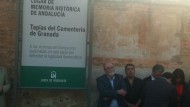 La tapia del cementerio, señalizada por ley como Lugar de Memoria Histórica La tapia del cementerio, señalizada por ley como Lugar de Memoria Histórica