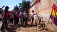 Valderas asiste a la señalización de la tapia del cementerio como ‘Lugar de Memoria’ Valderas asiste a la señalización de la tapia del cementerio como ‘Lugar de Memoria’
