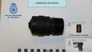 Hallan en un domicilio una granada de mano, un bote de humo y una pistola detonadora Hallan en un domicilio una granada de mano, un bote de humo y una pistola detonadora