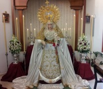 La Virgen de la Salud se revistió de blanco para su besamanos La Virgen de la Salud se revistió de blanco para su besamanos