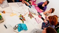 Diseñadores independientes y artesanos enseñan a “customizar” regalos navideños en el mercadillo Saturday Crafter Diseñadores independientes y artesanos enseñan a “customizar” regalos navideños en el mercadillo Saturday Crafter