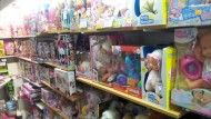 Maracena enseña a comprar juguetes no sexistas ni bélicos