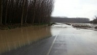El desbordamiento del río Cubillas vuelve a cortar la carretera Fuente Vaqueros-Valderrubio