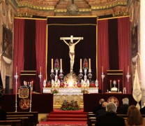 Sobriedad y elegancia del altar de El Silencio Sobriedad y elegancia del altar de El Silencio