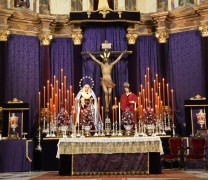 Imponente altar de La Expiración para el Quinario al titular de Los Escolapios