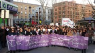 Imposible bajar la guardia: Un millar de personas se manifiestan en Granada en el Día Internacional de la Mujer Imposible bajar la guardia: Un millar de personas se manifiestan en Granada en el Día Internacional de la Mujer