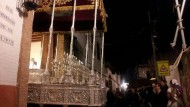 VÍDEO: El palio de la Virgen de los Reyes recorrió esta madrugada el Albaicín con música VÍDEO: El palio de la Virgen de los Reyes recorrió esta madrugada el Albaicín con música
