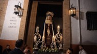La Virgen de los Reyes, trasladada a su paso de palio en un piadoso acto respetado por la lluvia La Virgen de los Reyes, trasladada a su paso de palio en un piadoso acto respetado por la lluvia
