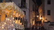 GRAN GALERÍA: Una Granada con más gente que nunca vibra con un gran Jueves Santo GRAN GALERÍA: Una Granada con más gente que nunca vibra con un gran Jueves Santo