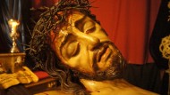 El Cristo de la Lanzada en besapié, antes de su Vía Crucis por la feligresía de Los Dolores El Cristo de la Lanzada en besapié, antes de su Vía Crucis por la feligresía de Los Dolores
