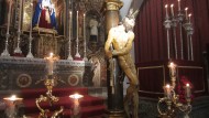 Concurrido besapié a Jesús del Perdón en la iglesia de Santa María de la Aurora y San Miguel Bajo Concurrido besapié a Jesús del Perdón en la iglesia de Santa María de la Aurora y San Miguel Bajo