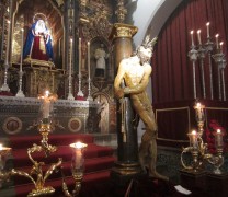 Concurrido besapié a Jesús del Perdón en la iglesia de Santa María de la Aurora y San Miguel Bajo