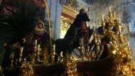 Los cofrades de Granada comienzan la Semana Santa mirando al tiempo