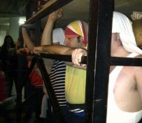 Acompañamos a los costaleros de La Cena en uno de sus últimos ensayos Acompañamos a los costaleros de La Cena en uno de sus últimos ensayos