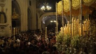 VÃ�DEO Y FOTOS: Rosario y Nazareno suspenden estaciÃ³n de penitencia; Gitanos se queda en Catedral y Penas adelanta el regreso