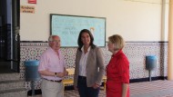 La alcaldesa de Motril visita la residencia escolar García Lorca