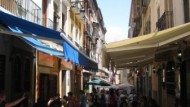 Piden presencia policial en la calle Navas de Granada para controlar las terrazas ilegales Piden presencia policial en la calle Navas de Granada para controlar las terrazas ilegales