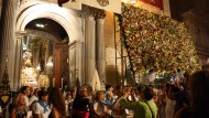 Flores, oraciones y miradas para la patrona de Granada