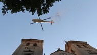 Los palieros se quedan sin helicóptero para la ofrenda florar a la Virgen de las Angustias Los palieros se quedan sin helicóptero para la ofrenda florar a la Virgen de las Angustias