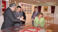La exposición ‘Resplandores’ muestra la devoción centenaria a la patrona de Granada La exposición ‘Resplandores’ muestra la devoción centenaria a la patrona de Granada