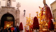 La hermandad de los Favores procesionó a San Cecilio por las calles del Realejo La hermandad de los Favores procesionó a San Cecilio por las calles del Realejo