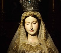 GALERÃ�A: Besamanos a la Virgen de la EncarnaciÃ³n de las Carmelitas Calzadas