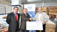 CajaGRANADA entrega 12.000 kilos de comida al Banco de Alimentos CajaGRANADA entrega 12.000 kilos de comida al Banco de Alimentos