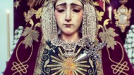 El Viernes de Dolores, besamanos a la Virgen de las Lágrimas