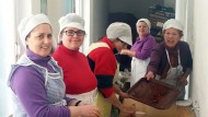 Mujeres de Cúllar Vega vende dulces típicos para pagar la luz y el agua a familias necesitadas Mujeres de Cúllar Vega vende dulces típicos para pagar la luz y el agua a familias necesitadas