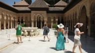 Turismo valora el compromiso de “todos” por dejar a la Alhambra al margen del caso audioguías