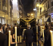 El traslado de San Agustín abre el curso cofrade con decenas de cofrades en las calles