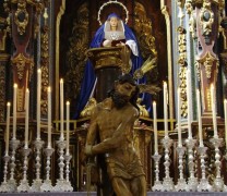 GALERÍA: Besapies a Jesús del Perdón en San Miguel Bajo