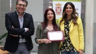 Nieves Chillón recoge el premio del XXX Certamen Andaluz de Poesía Villa de Peligros